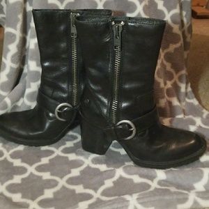 Black boots with double zipper